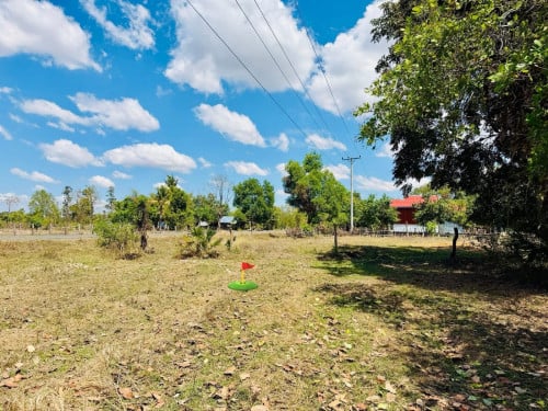 ដីលក់ជាប់ផ្លូវកៅស៊ូទៅវត្តតាសុត