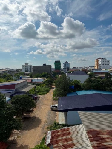 ផ្ទះថ្មីទើបសាងសង់រួច
