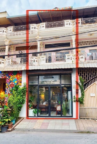 ផ្ទះលក់ នៅសង្កាត់ទួលទំពូង១ ជិតផ្សារទួលទំពូង និងផ្សារបឹងត្របែកផ្លាហ្សា បែរមុខទៅត្បូង (តម្លៃចចារបាន)