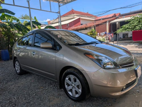 ឡានស្អាតម្ចាស់ដេីម