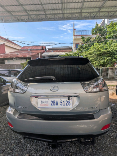 ឡានម្ចាស់ដេីម