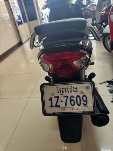 លក់025