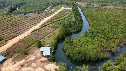 ដីជាប់ព្រែកតម្លៃល្អ ចម្ងាយ 10គីឡូ ពីរឆ្នេរសមុទ្រ