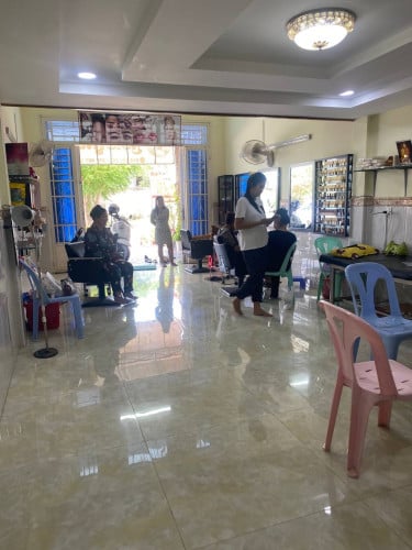 ផ្ទះអាជីវកម្មលក់ នៅលេីផ្លូវរដ្ឋ12m