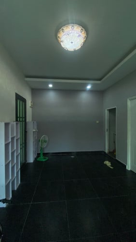 ផ្ទះលក់នៅ500ម៉ែតពីព្រលានចាស់