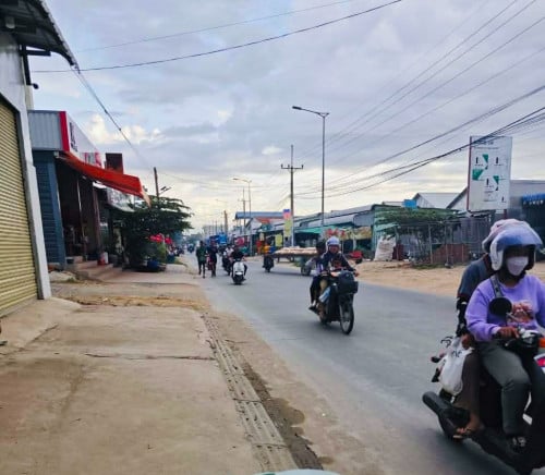 លក់ដី​&ឃ្លាំង​ នៅកំបូលទីតាំងល្អសម្រាប់អាជីវកម្ម​បានគ្រប់ប្រភេទ