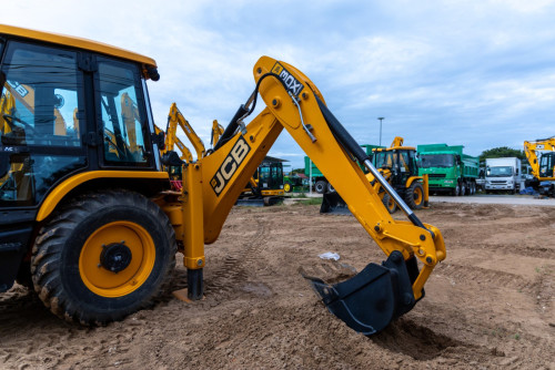 គ្រឿងចក្របក្សី (Backhoe Loader) សម្រាប់ជួល
