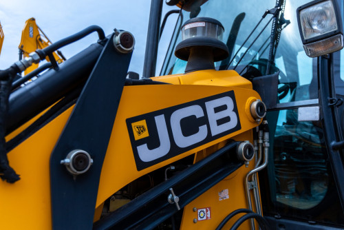គ្រឿងចក្របក្សី (Backhoe Loader) សម្រាប់ជួល