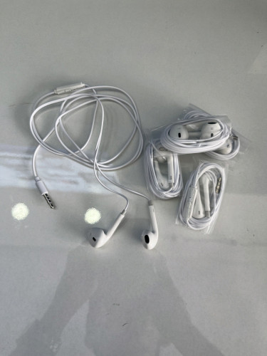 កាសខ្សែ Earphones