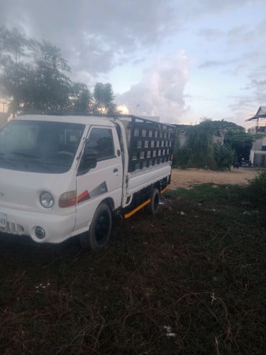 ឡានលក់ Hyundai porter 1TON ឆ្នាំ 2003 យីសុីន 8500ចចា