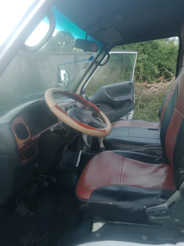 ឡានលក់ Hyundai porter 1TON ឆ្នាំ 2003 យីសុីន 8500ចចា