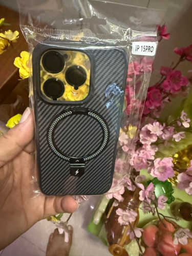 លក់សោមកាបោន iPhone 15 Pro មានតែ 2 ឈុតនឹងទេ (មានលែន)