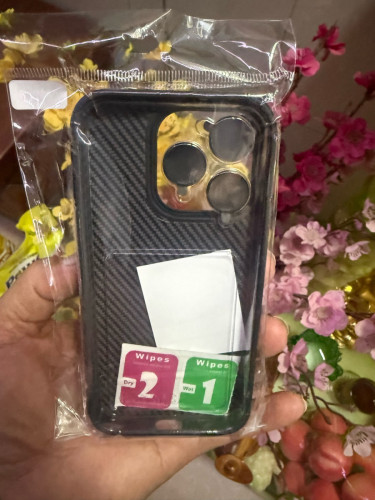 លក់សោមកាបោន iPhone 15 Pro មានតែ 2 ឈុតនឹងទេ (មានលែន)