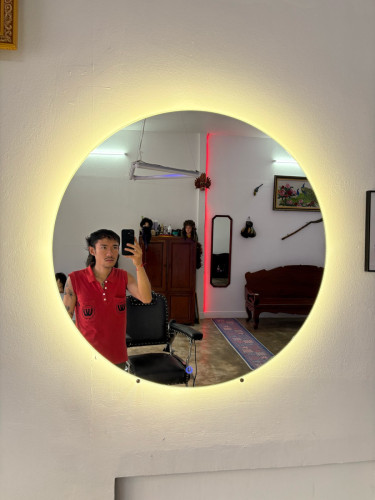 កញ្ចក់​មូលLED