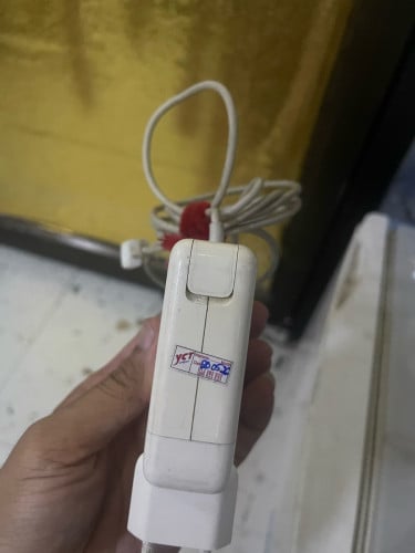 ឆ្នាំសាក កំព្យួទ័រ Mackbook Original