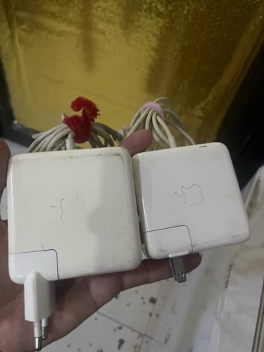 ឆ្នាំសាក កំព្យួទ័រ Mackbook Original