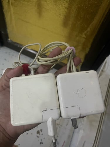 ឆ្នាំសាក កំព្យួទ័រ Mackbook Original