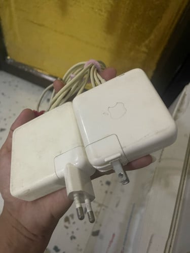ឆ្នាំសាក កំព្យួទ័រ Mackbook Original