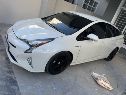 លក់ឡានPrius016 option4 touring advance fulll option ឡានថ្មី 10មុឺនមៃ