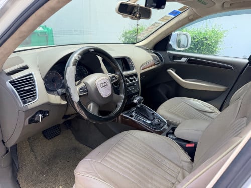 លក់Q5 ឆ្នាំ 2011 8500$ចរចារ