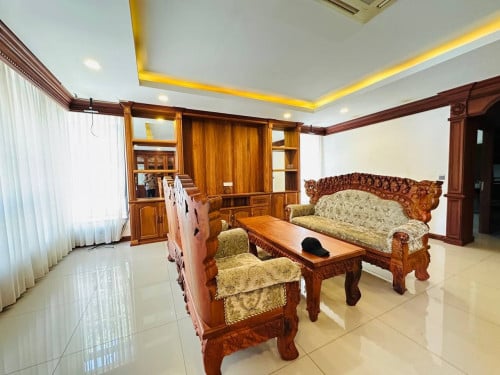 វីឡាឃ្វីន (កែង) Queen ក្នុងបុរី ជីបម៉ុង 598​ ផ្លូវឯកឧត្តមជាសុផារ៉ា ត្រូវការលក់បន្ទាន់ខ្លាំង