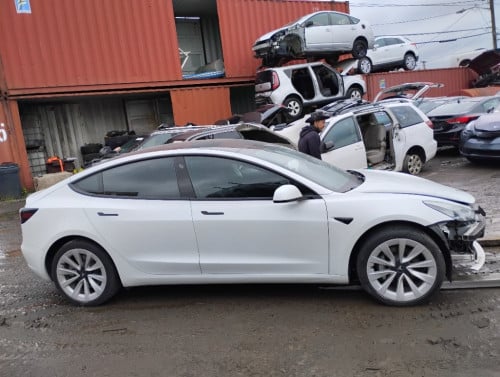 ឡានសាង Tesla Model 3 2022 motors 2 Full Option