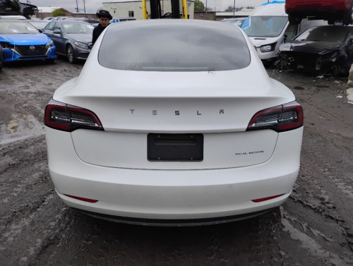 ឡានសាង Tesla Model 3 2022 motors 2 Full Option