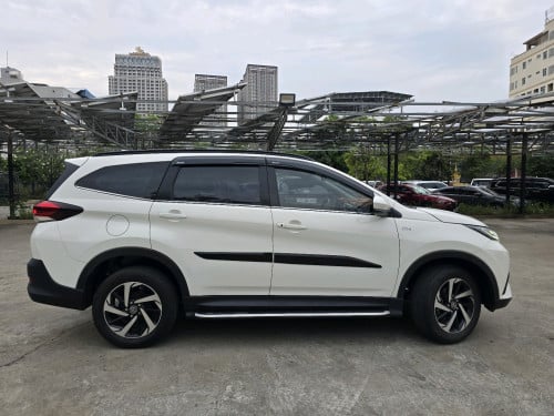 ស្អាតណាស៎ Toyota Rush 022, 7កៅអី 3ជួរ