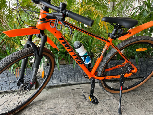 កង់ TWITTER Black Hawk Pro តួអាលុយស្រាល