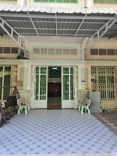 ​⛺ ផ្ទះអាជីវកម្ម (Shophouse) លក់បន្ទាន់! ក្បែរអង់តែនទួលគោក 📍