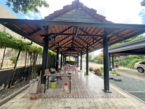 🏘 ដីនិងផ្ទះ (កែង) ជិតអូរតែលសុខា (ខណ្ឌជ្រោយចង្វារ) ត្រូវការលក់បន្ទាន់ខ្លាំង