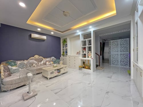 🏘 វីឡាកូនកាត់ (LA) ក្នុងបុរី ភ្នំពេញថ្មីក្រោយអ័រគីដេ 2004 ត្រូវការលក់បន្ទាន់ខ្លាំង (