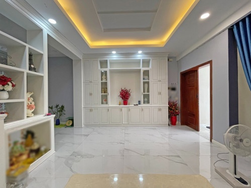 🏘 វីឡាកូនកាត់ (LA) ក្នុងបុរី ភ្នំពេញថ្មីក្រោយអ័រគីដេ 2004 ត្រូវការលក់បន្ទាន់ខ្លាំង (