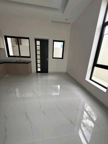 🏠 ផ្ទះអាជីវកម្មលក់ នៅ OCIC• តម្លៃលក់ : $285,000 (ចរចារ)• ទំហំដី : 4.5m x 19.5m