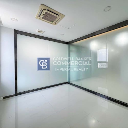 🏢 Basic décor office Space for rent near Russian market (OF-044)
