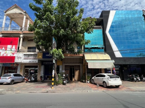 🏦Shop House Available for Urgent Sale at a Special Price (Negotiable).