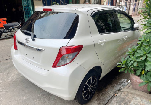 មហាថ្មី Vitz 2012 Full Option