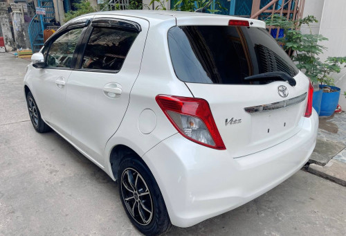 មហាថ្មី Vitz 2012 Full Option