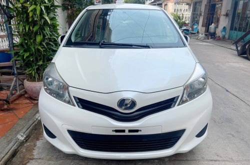 មហាថ្មី Vitz 2012 Full Option