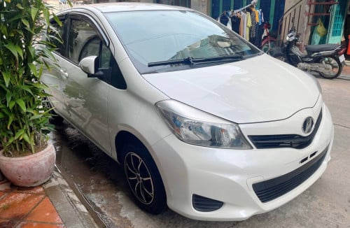 មហាថ្មី Vitz 2012 Full Option