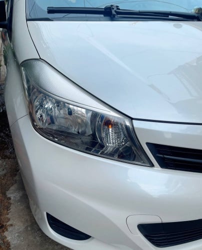 មហាថ្មី Vitz 2012 Full Option