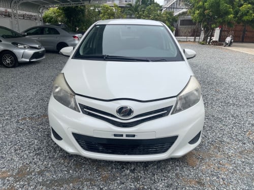 មហាថ្មី Vitz 2012 Full Option