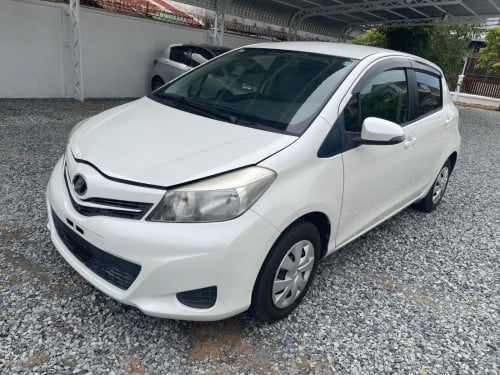 មហាថ្មី Vitz 2012 Full Option
