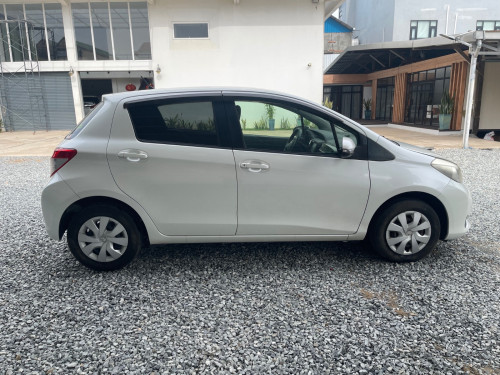 មហាថ្មី Vitz 2012 Full Option
