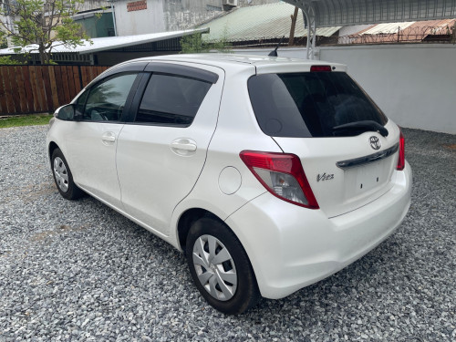 មហាថ្មី Vitz 2012 Full Option