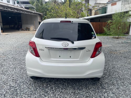 មហាថ្មី Vitz 2012 Full Option