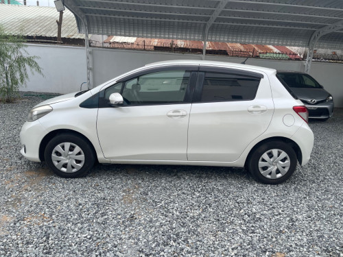មហាថ្មី Vitz 2012 Full Option