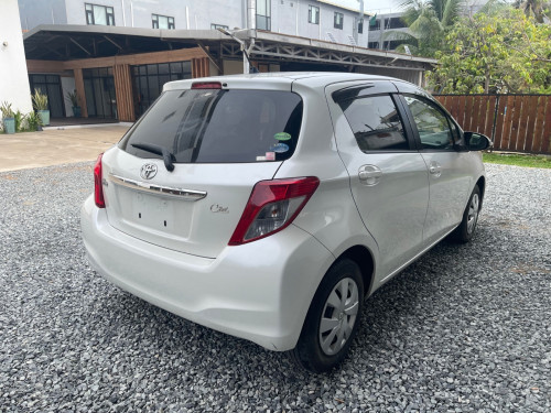 មហាថ្មី Vitz 2012 Full Option