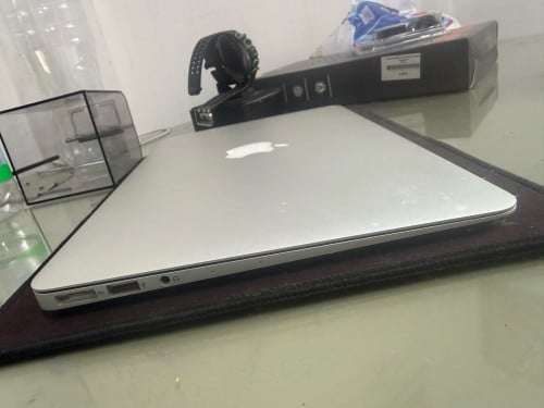 2015 Apple MacBook Air 11" i51.60GHz/4GB/128GB SSD - (Silver) A1465