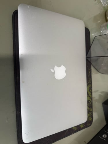 2015 Apple MacBook Air 11" i51.60GHz/4GB/128GB SSD - (Silver) A1465